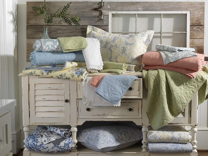 LAURA ASHLEY لورا آشلي - مجموعة لحاف كينج، بياضات قطنية قابلة للعكس مع وسائد متطابقة، ديكور منزلي مستوحى من الباتشورك (سيلينا باتشورك وردي/ساج، كينج) - Image 4